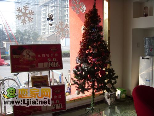 安聯(lián)水晶坊售樓處內(nèi)的圣誕樹