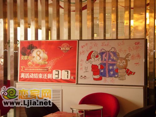 安聯(lián)水晶坊售樓處內(nèi)手繪的圣誕老人