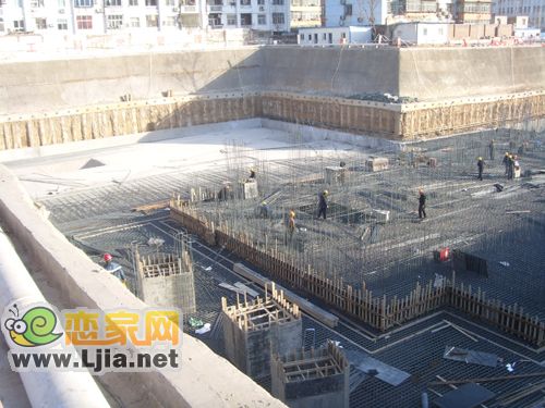 中央公園項(xiàng)目北院正綁鋼筋