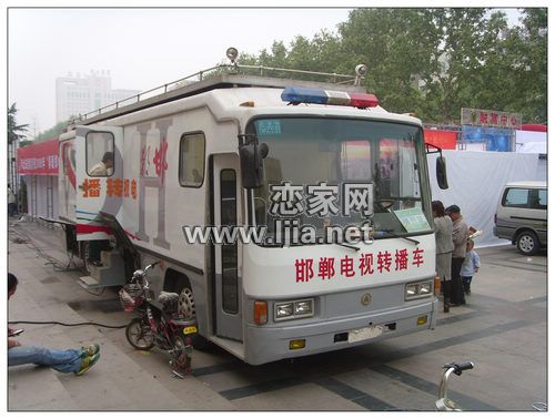 09房展會現場的電視臺轉播車