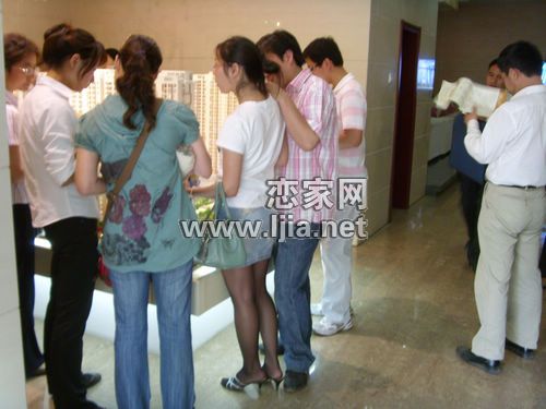 戀家網(wǎng)看房團(tuán)萬(wàn)浩楓景團(tuán)購(gòu)活動(dòng)