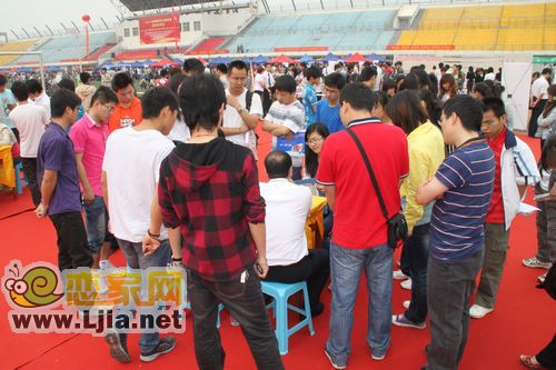 安聯(lián)城市廣場(chǎng)尋找安聯(lián)杜拉拉專場(chǎng)招聘會(huì)啟幕