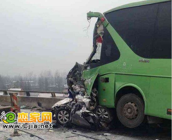 湖南常張高速大客車相撞 13人遇難66人受傷