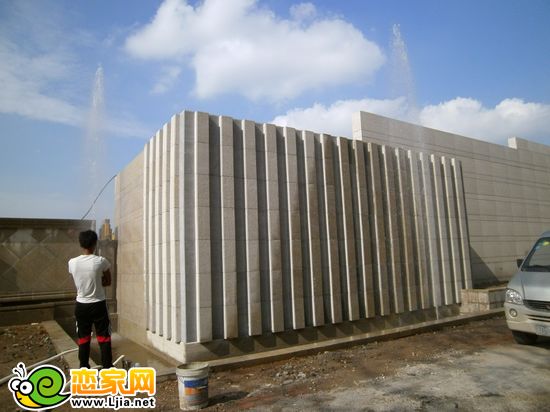 龍湖公館水景墻正在試水