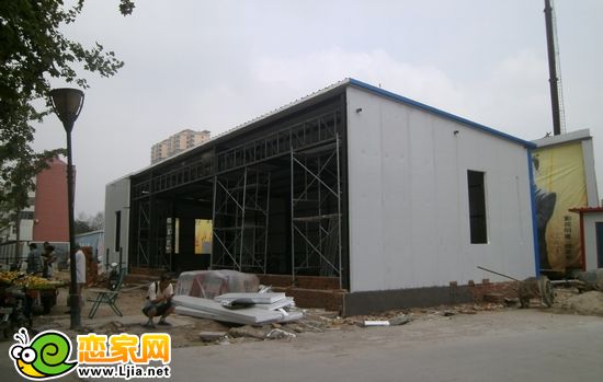 寶利花園售樓處正在建設(shè)