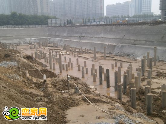 現(xiàn)代頤和佳苑正在做樁基