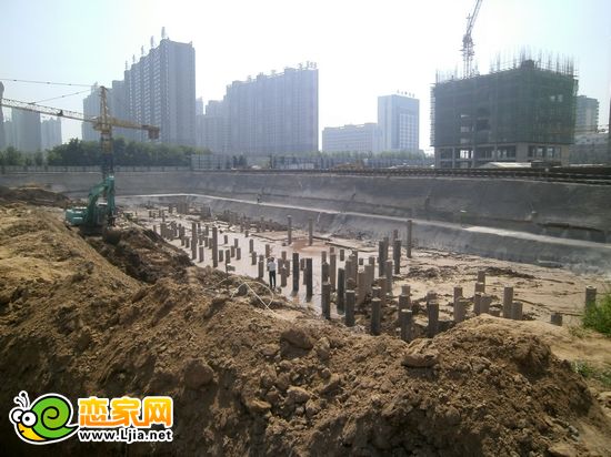 現(xiàn)代頤和佳苑1#樓工程進(jìn)度（2012.08.24）