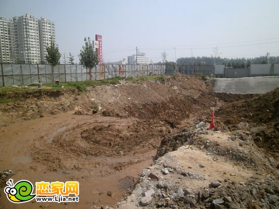 現(xiàn)代奧城3#東側(cè)工程進(jìn)度（2012.08.24）