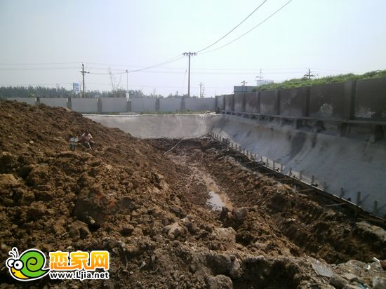 現(xiàn)代奧城3#西側(cè)工程進(jìn)度（2012.08.24）