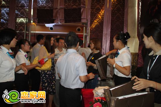 河北惠業(yè)房地產(chǎn)—叢臺(tái)花園推介會(huì)領(lǐng)取精美禮品