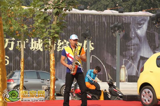 創(chuàng)鑫陽(yáng)光城活動(dòng)現(xiàn)場(chǎng)薩克斯表演