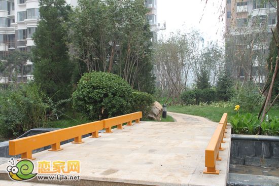 趙都新城5號地園林景觀小木橋