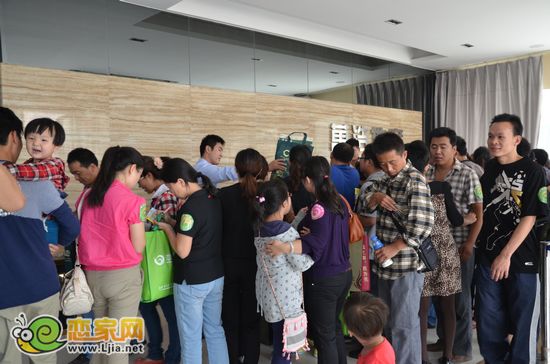 戀家網(wǎng)網(wǎng)友領(lǐng)取獎(jiǎng)品