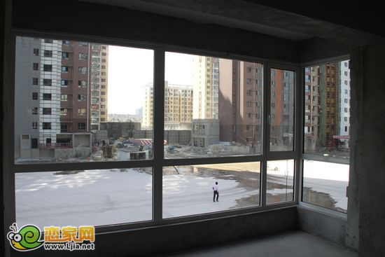 安居?xùn)|城住宅景觀(guān)陽(yáng)臺(tái)實(shí)景圖