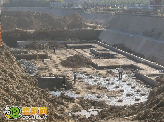 現(xiàn)代頤和佳苑2號樓工程進(jìn)度（2012.10.10）
