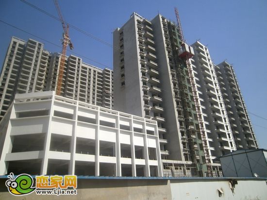 德爾·瑞德苑1號樓挖墻粉刷（2012.10.10）