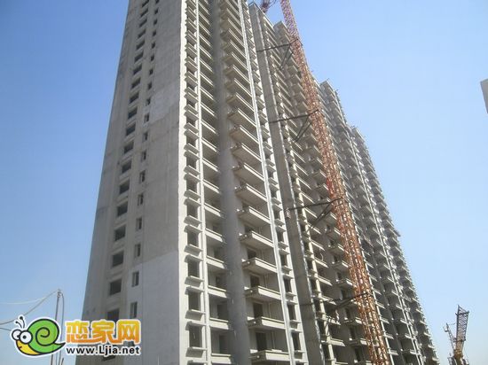 德爾·瑞德苑2號樓挖墻粉刷（2012.10.10）