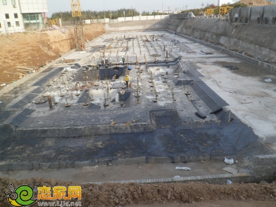 3號(hào)樓主樓防水卷材完成，防水保護(hù)層60%（2012.10.24）