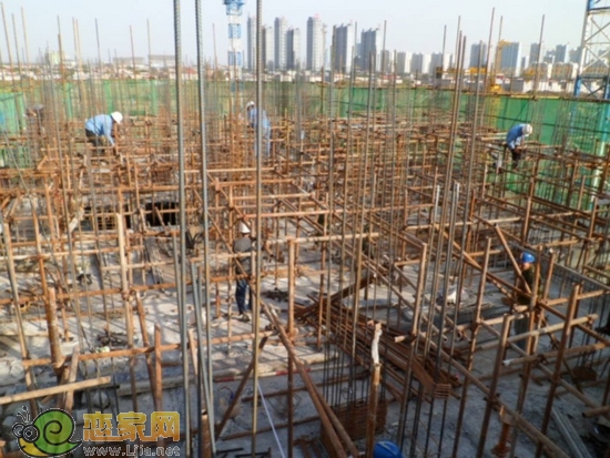 6號樓出地面5層，墻柱鋼筋綁扎完成30%（2012.10.24）
