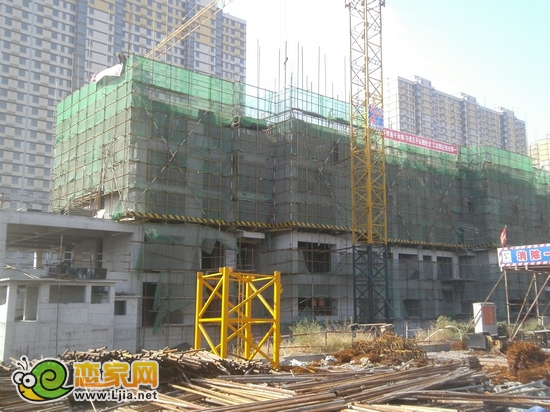 2號樓出地面6層，墻柱鋼筋綁扎已經(jīng)完成（2012.10.24）