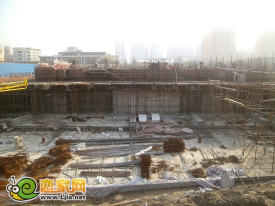 現(xiàn)代奧城2號(hào)樓出地面（2012.10.31）