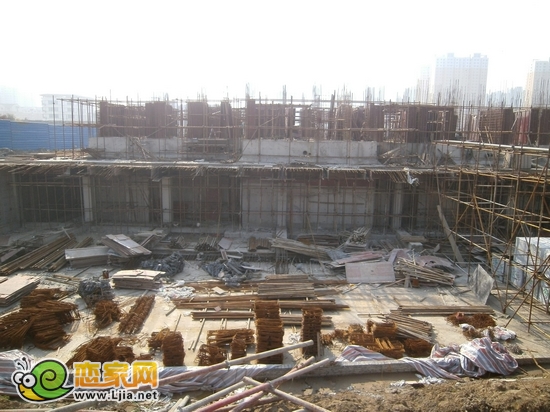 現(xiàn)代奧城2號樓正在做地上一層（2012.11.7）