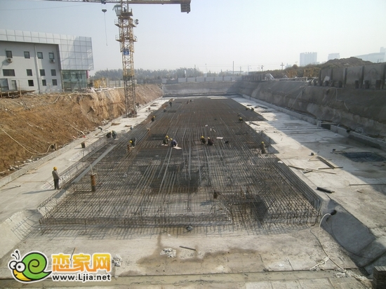 現(xiàn)代奧城3號樓即將出地面（2012.11.7）