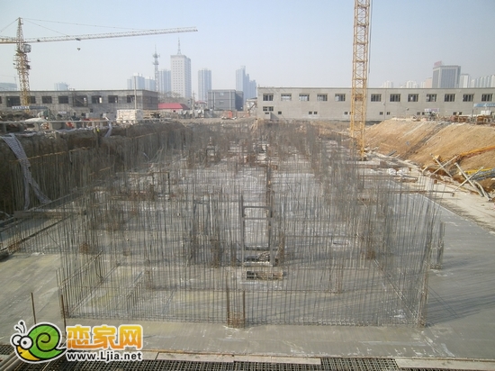 現(xiàn)代奧城4號樓即將出地面（2012.11.7）