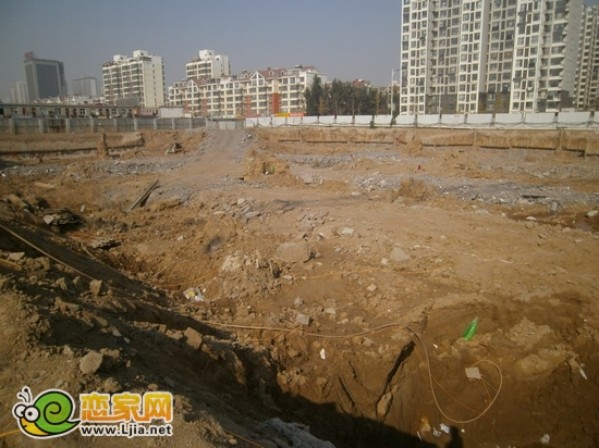 現(xiàn)代奧城7號樓正在挖槽（2012.11.7）