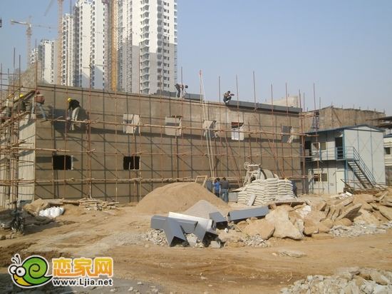 現(xiàn)代·頤和佳苑售樓部外墻基本完成（2012.11.7）