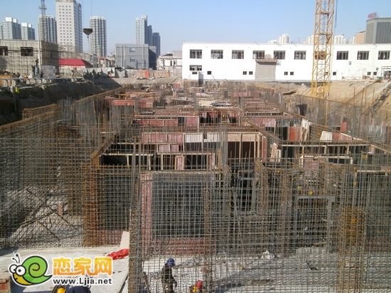 現(xiàn)代奧城4號(hào)樓正在做地下負(fù)二層，即將出地面（2012.11.13）