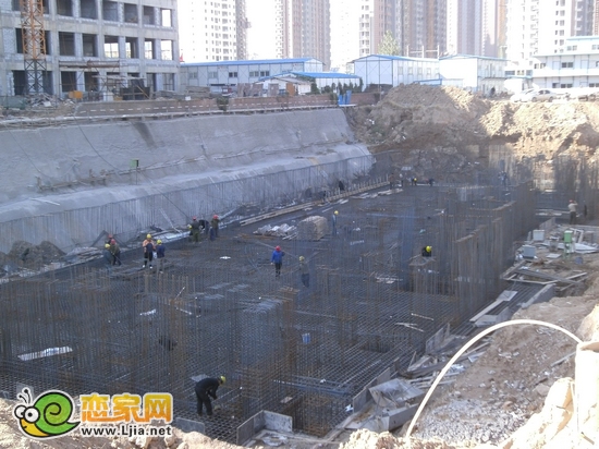 現(xiàn)代頤和佳苑2號樓即將做地下負(fù)二層（2012.11.13）