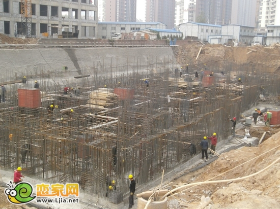 現(xiàn)代頤和佳苑2號樓正在做地下負(fù)二層（2012.11.20）