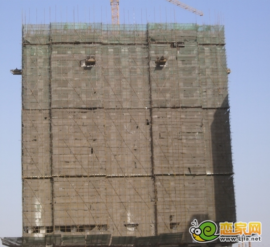 左岸楓橋1號樓樓王即將封頂（2012.11.26）