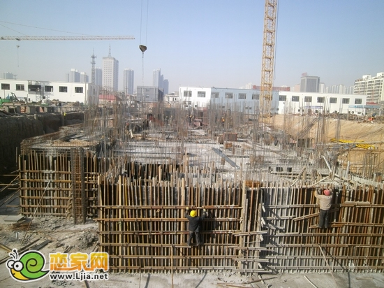 現(xiàn)代奧城4號樓即將出地面（2012.11.28）