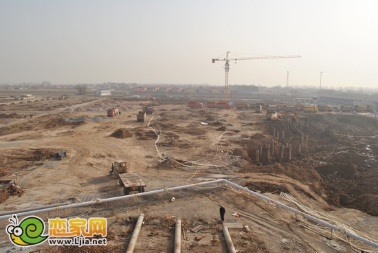萬浩錦河灣項(xiàng)目正在挖槽（2012.11.29）