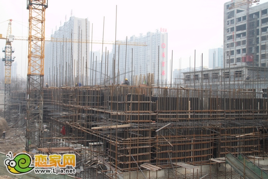 現(xiàn)代頤和佳苑1號樓即將出地面（2012.12.5）