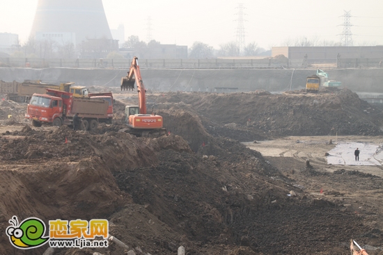 楓景華庭南部正在挖槽（2012.12.5）