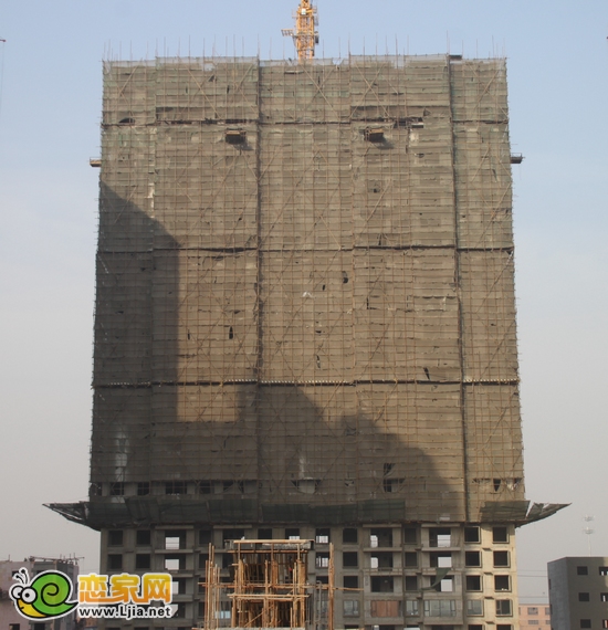左岸楓橋樓王即將封頂（2012.12.5）