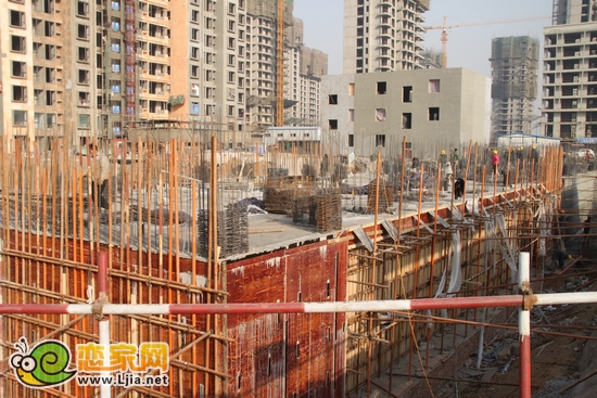 左岸楓橋11號(hào)樓已出地面（2012.12.5）