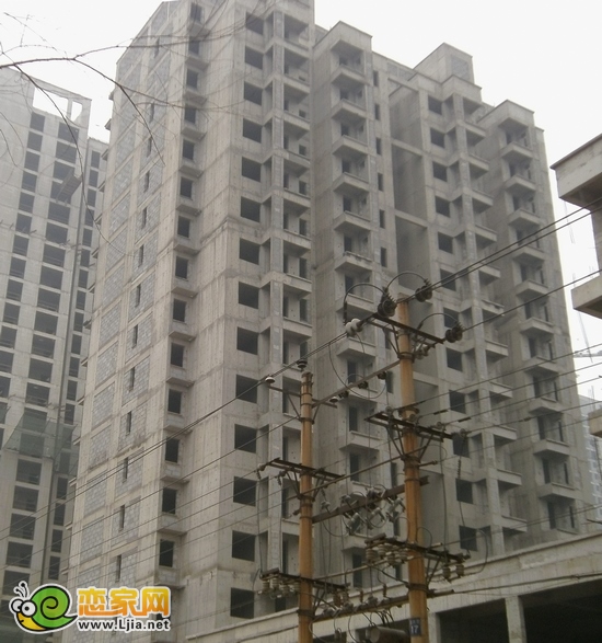 力天鳳凰城8號(hào)樓內(nèi)部做二次結(jié)構(gòu)（2012.12.11）