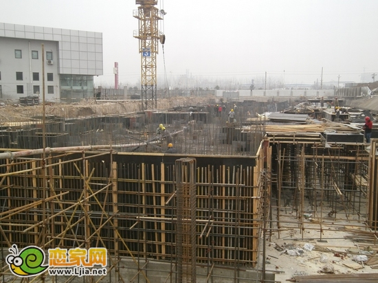 現(xiàn)代奧城3號(hào)樓地下一層澆筑樓頂（2012.12.11）