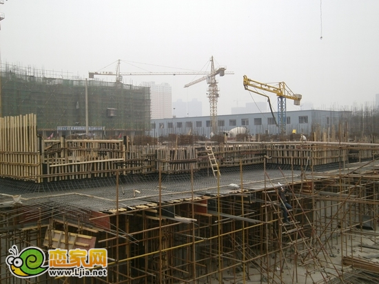 現(xiàn)代奧城4號(hào)樓地下部分完成 正在做一層（2012.12.11）