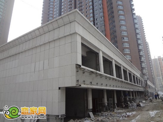 底商部分干掛石材即將完工