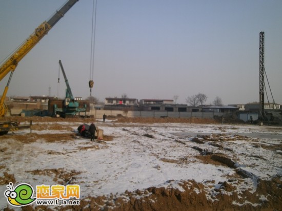 萬浩儷城10號(hào)樓正在開槽（2012.12.26）