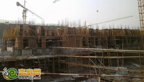 現(xiàn)代奧城4號(hào)樓出地面2層（2012.12.27）
