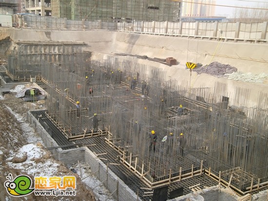 現(xiàn)代頤和佳苑3號樓正在建地下2層（2012.12.27）