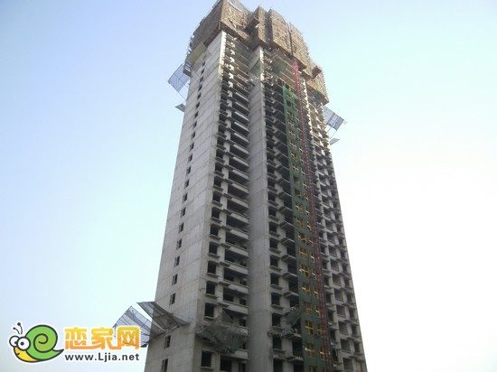 萬浩儷城9號樓已經(jīng)封頂（2013.1.3）