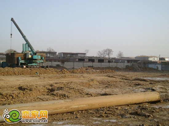 萬浩儷城10號樓工地正在開槽（2013.1.3）