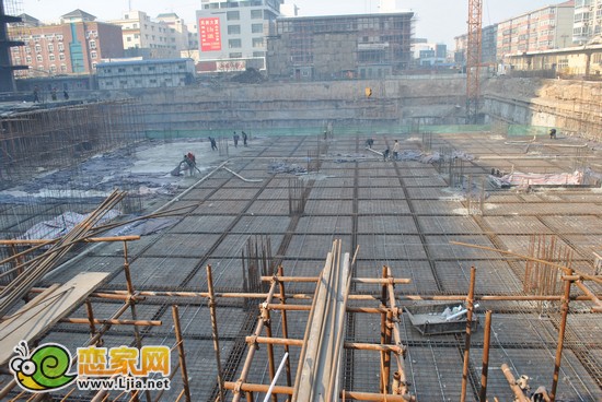 陽(yáng)光三龍商業(yè)廣場(chǎng)D座正在做地下部分（2013.1.4）